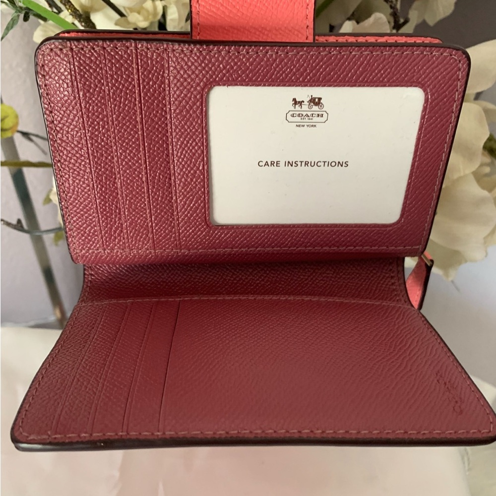 NWOT Coach Medium Leather Corner Zip Wallet - Picture 6 of 7
